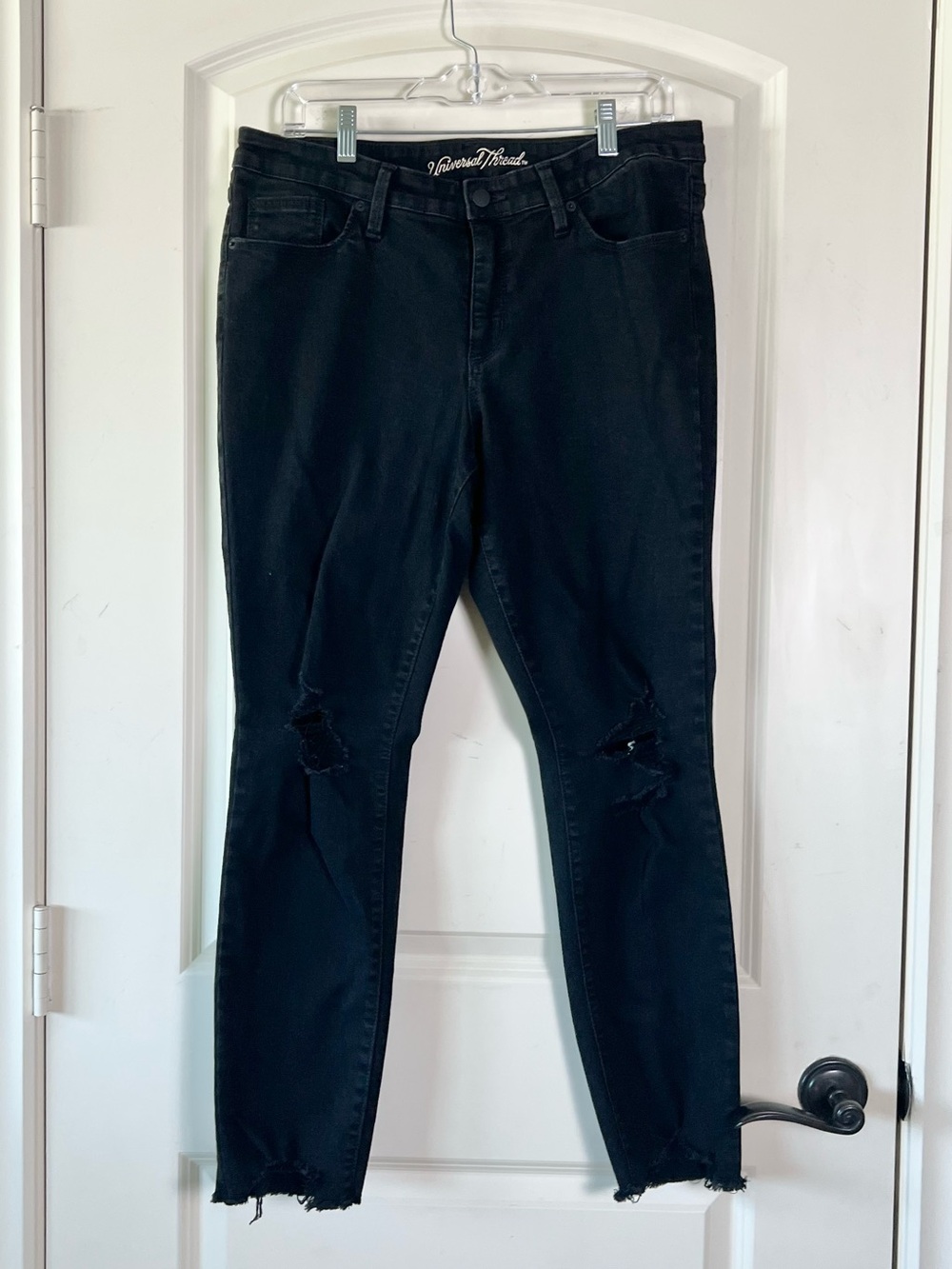 Universal Thread Black Distressed Skinny Jeans Size 12 Mid Rise Ripped Knee